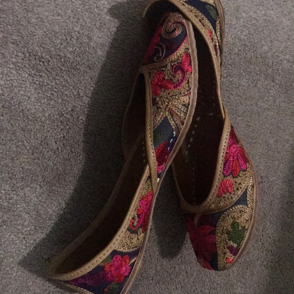 Shoes - Picture 4 of 4